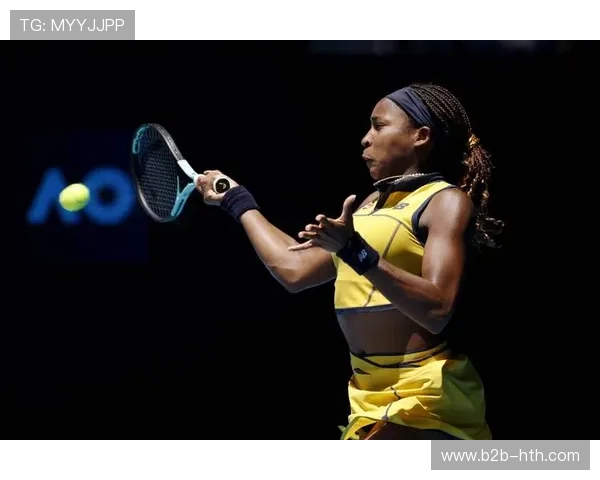 澳网高芙输球后更衣室摔拍，引发情绪管理与媒体边界讨论